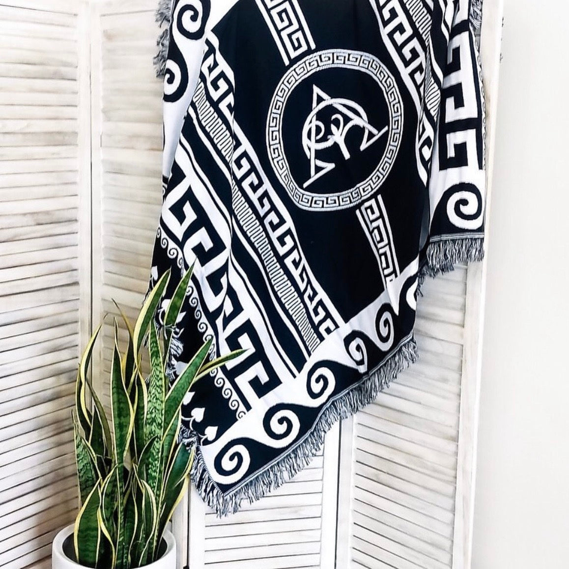 BLANKETS AND THROWS