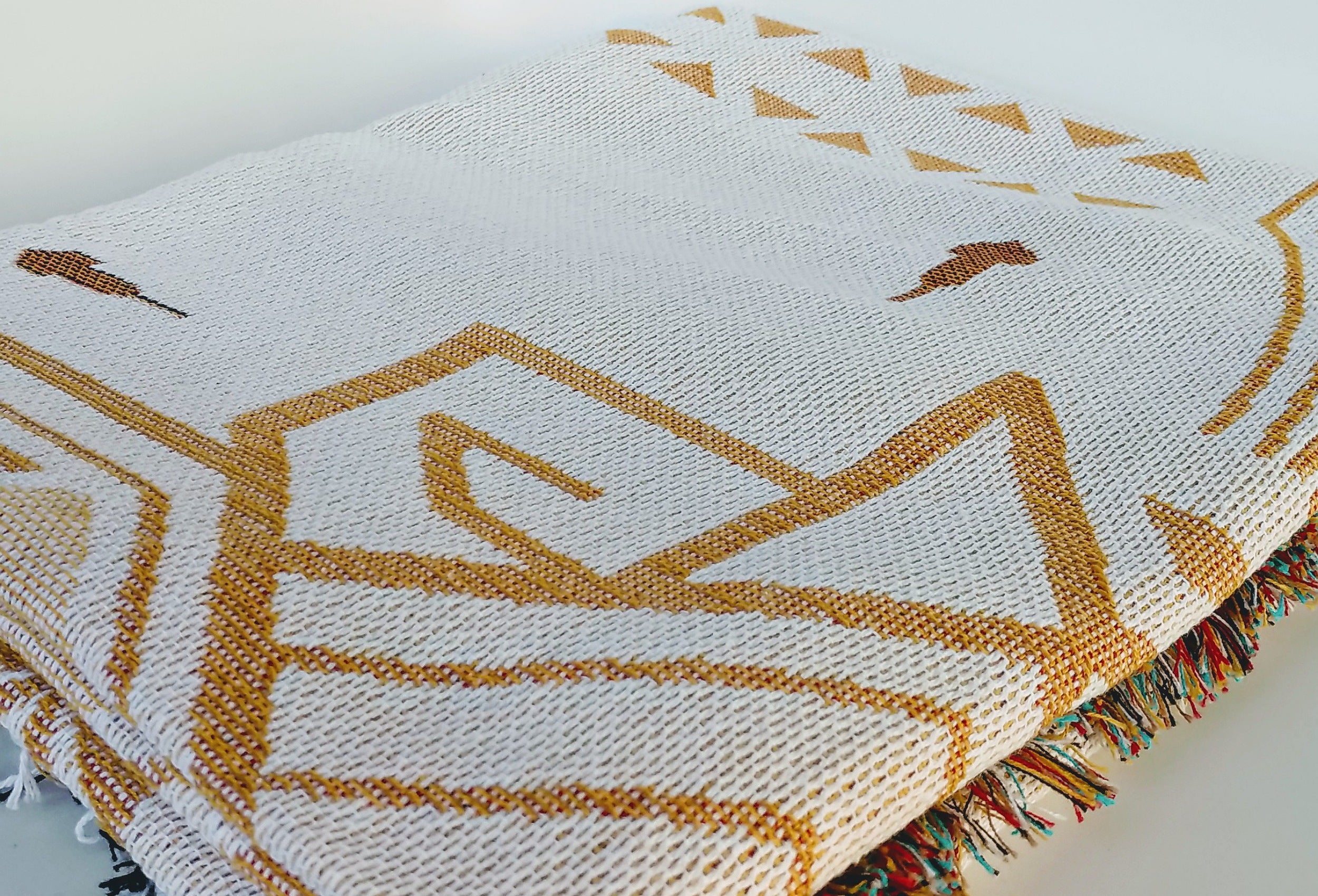 DYNAMIKOS BLANKETS AND THROWS